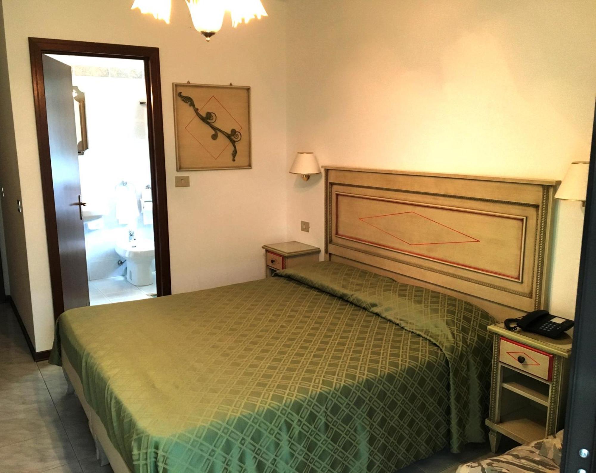 Hotel Oasi Lignano Sabbiadoro Kültér fotó